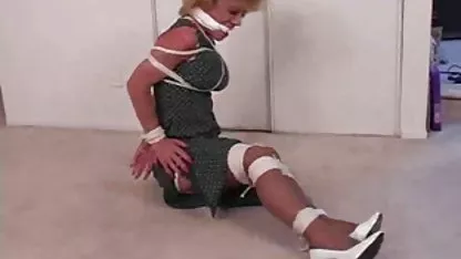 ママの車のおっぱいの若いスタッド エロ 動画 女の子 の ため の