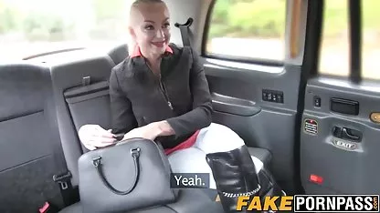 角黒ウィーンhitchhikingのための大きな大きなコック 女の子 の ため の av